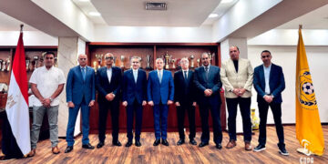 محافظ الإسماعيلية يفتح أبواب الدعم أمام لجنة الإنقاذ