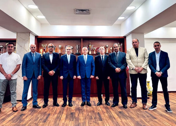 محافظ الإسماعيلية يفتح أبواب الدعم أمام لجنة الإنقاذ