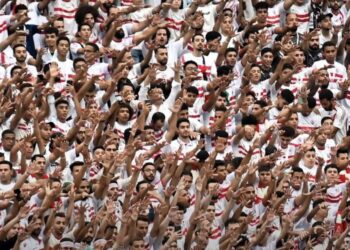 جماهير الزمالك تُطلق هتافات مسيئة ضد الأهلي وزيزو|اعرف السبب