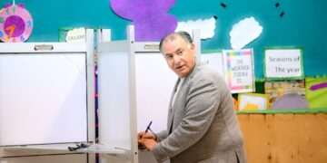 الاعلامى محمد فودة يدلي بصوته في انتخابات مجلس النواب 2025.. ويؤكد: المشاركة واجب وطني ودعم للديمقراطية