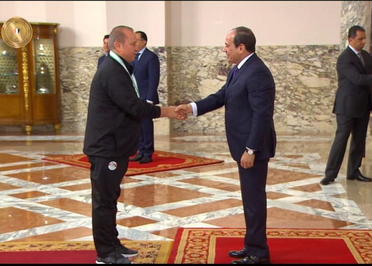 الرئيس السيسي يكرم شوقي غريب