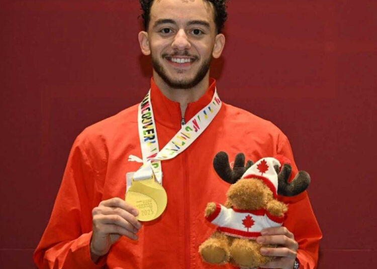 محمد السيد يحرز ذهبية كأس العالم لسلاح سيف المبارزة بفانكوفر بعد الفوز على لاعب اسرائيل