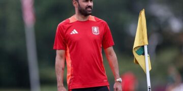 أحمد المحمدي يرد بقوة على جيمي كاراجير بشأن محمد صلاح