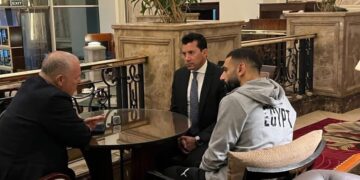 أشرف صبحي يجتمع بهاني أبو ريدة ومحمد صلاح قبل سفر منتخب مصر إلى المغرب