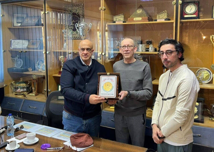 رئيس اتحاد السلاح يستقبل الخبير الدولي أندريا كوستاشيفا