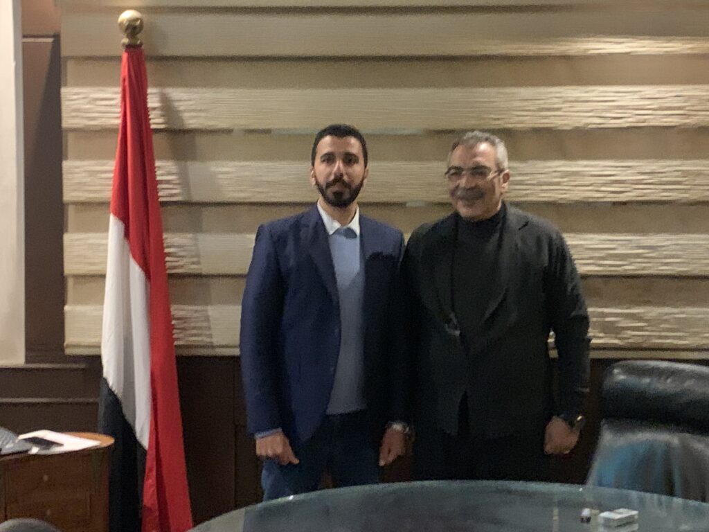 الشناوي مع أبو قريخة بعد توقيع العقد 