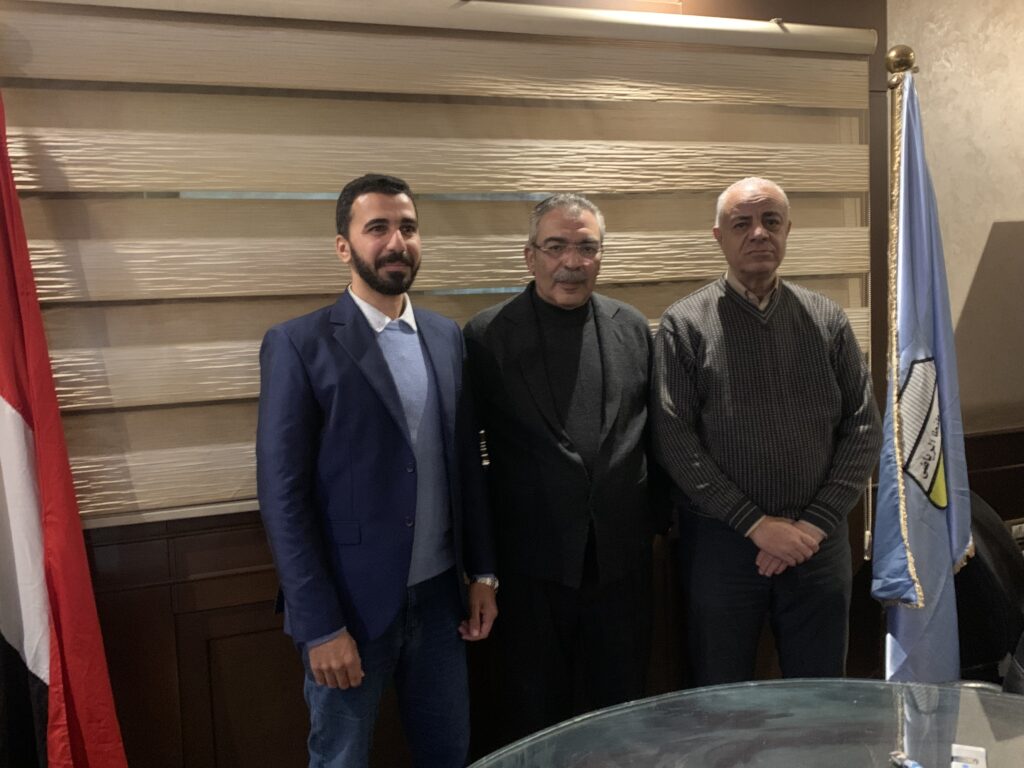 الشناوي مع أبو قريخة واللواء ابو طالب بعد توقيع العقد 