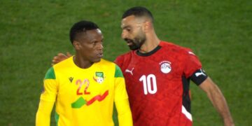 محمد صلاح يلفت الأنظار بلقطة إنسانية عقب مباراة بنين