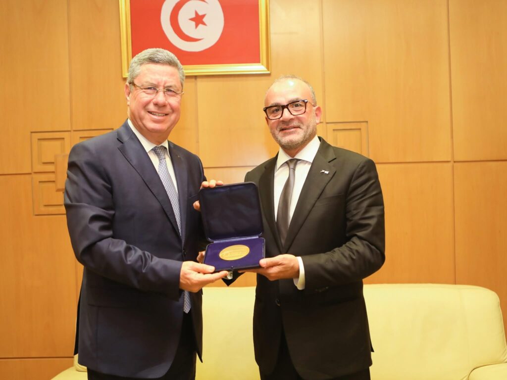 تونس تكرم الحسيني بالصورة التي يستحقها