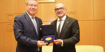 تونس تكرم الحسيني بالصورة التي يستحقها