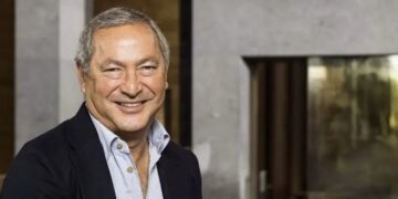 عاجل | سميح ساويرس يقترب من رئاسة الزمالك ويعد بدعم 250 مليون جنيه