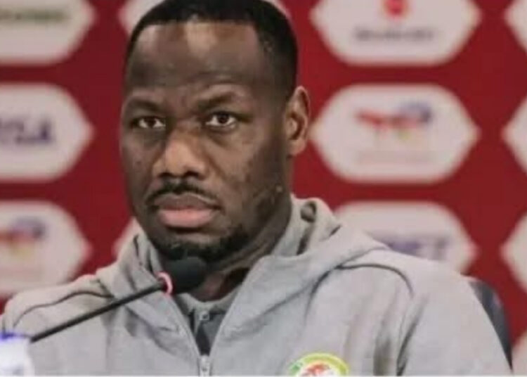 الكاف يوقف مدرب السنغال بابا تيـاو ويغرم الاتحاد 300 ألف دولار