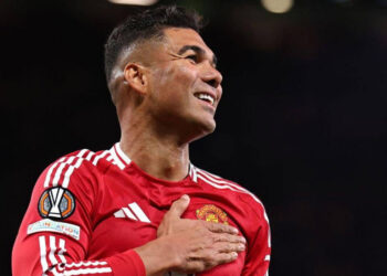 كاسيميرو يفتح صفحة الرحيل عن مانشستر يونايتد