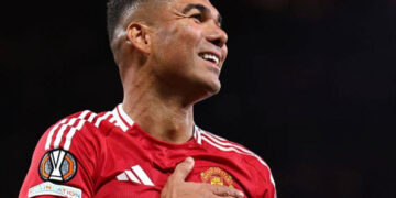 كاسيميرو يفتح صفحة الرحيل عن مانشستر يونايتد
