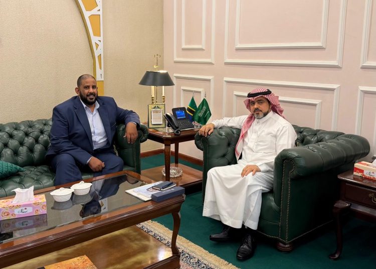 محمد بن راشد بن عدوان عضو اللجنة التنفيذية في مجلس الأعمال السعودي التنزاني بضيافة السفير السعودي في دار السلام