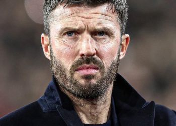 مايكل كاريك يحصد جائزة أفضل مدرب في الدوري الإنجليزي الممتاز