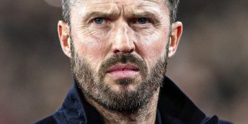 مايكل كاريك يحصد جائزة أفضل مدرب في الدوري الإنجليزي الممتاز