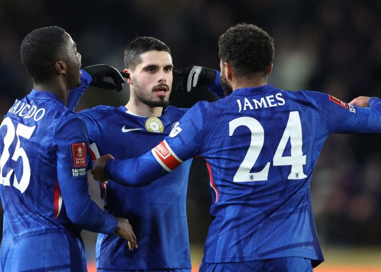 هاتريك يعلن الانفجار.. نيتو يقود البلوز لثمن النهائي