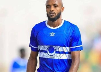 صلاح عادل و«علاقة وثيقة» بالبطاقات الحمراء