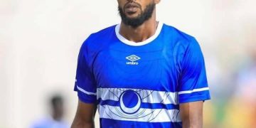 صلاح عادل و«علاقة وثيقة» بالبطاقات الحمراء