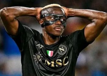 أوسيمين يفتح النار على نابولي: عاملوني كأنني دمية!