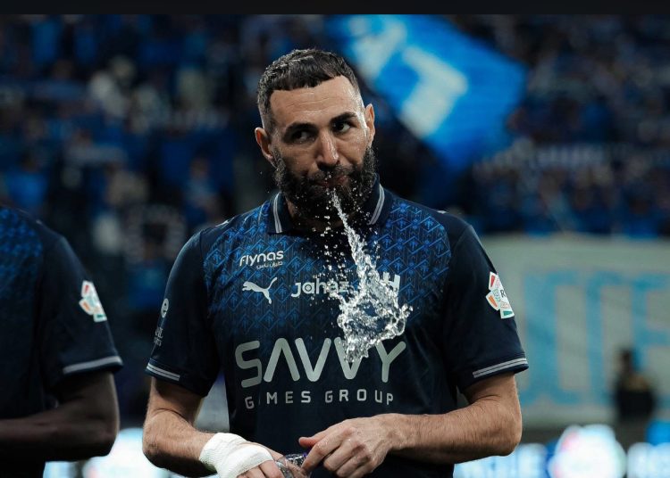 غضب جماهيري في الهلال.. مطالبات برحيل كريم بنزيما بعد أداء مخيب في الكلاسيكو