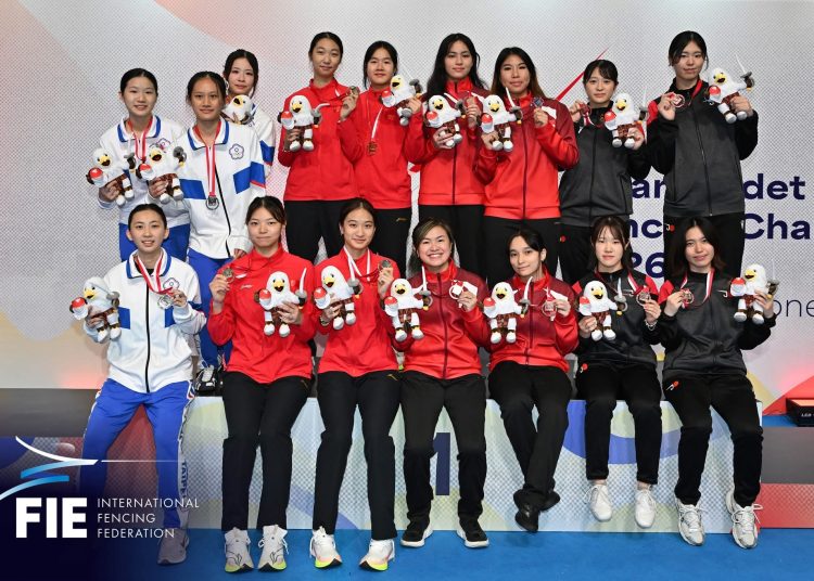 الصين تتوج بذهبية فرق سلاح الشيش للناشئات في بطولة آسيا للمبارزة بجاكرتا