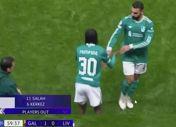 ماذا يحدث بين صلاح وأرني سلوت؟!