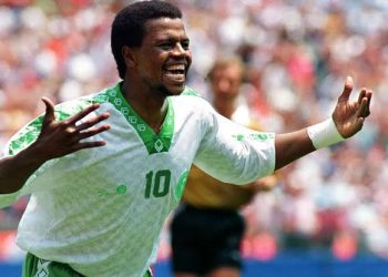 سعيد العويران يضع صورة «هدف مونديال 1994» عبر بروفايل واتساب احتفاءً بذكراه الخالدة