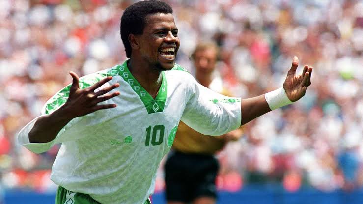 سعيد العويران يضع صورة «هدف مونديال 1994» عبر بروفايل واتساب احتفاءً بذكراه الخالدة