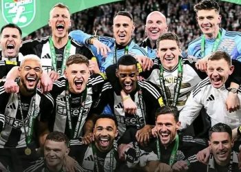 نيوكاسل يونايتد يكسر هيمنة الكبار ويتوج بلقب الكأس في إنجلترا