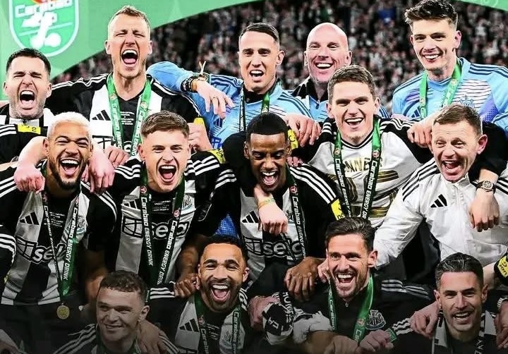 نيوكاسل يونايتد يكسر هيمنة الكبار ويتوج بلقب الكأس في إنجلترا