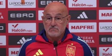 دي لا فوينتي يهاجم احتفال السنغال : “حماقة.. لقب محل نزاع ولا يخصكم!”