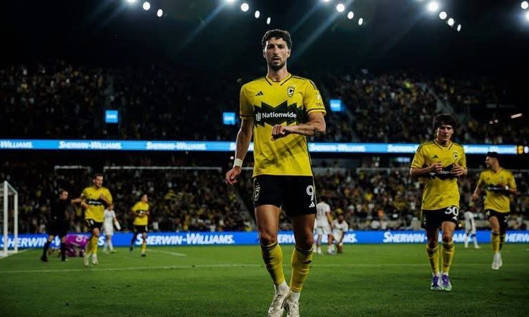 الأهلي يغلق ملف عودة وسام أبو علي.. عقبات مالية واستقرار خارجي تحسم القرار