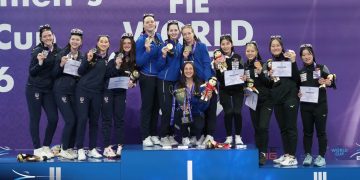 تتويج الفائزات بكأس العالم للسابر للسيدات في طشقند