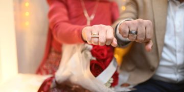 السيد خيرالله يهنئ الزميل علي غنيم بخطوبته السعيدة