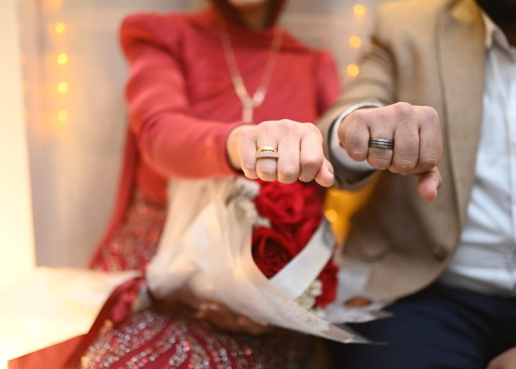 خيرالله يهنئ غنيم بخطوبته السعيدة