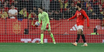 بعد الأداء التاريخي.. شوبير يسيطر على الصحافة الإسبانية