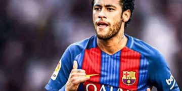 صراع الأرقام في “كامب نو”.. مقارنة تاريخية بين سواريز ونيمار وليفاندوفسكي