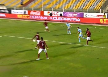 جدل تحكيمي يُشعل مواجهة الأهلي وسيراميكا كليوباترا