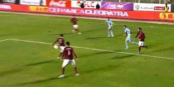 جدل تحكيمي يُشعل مواجهة الأهلي وسيراميكا كليوباترا