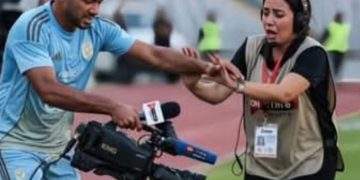 واقعة مثيرة في مباراة الأهلي وسيراميكا.. ياسر إبراهيم في مرمى الانتقادات