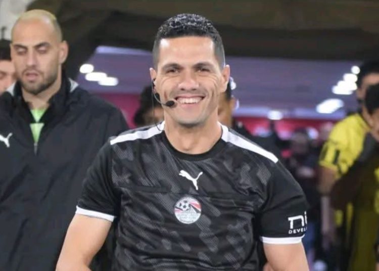 أوسكار رويز يدعم الحكم محمود وفا ويمنحه أهم المباريات